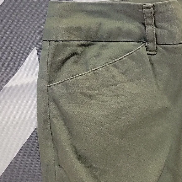 Knee length shorts - Picture 2 of 6